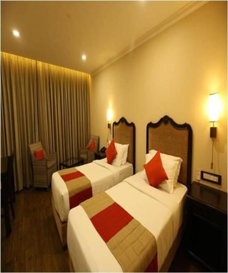 Hotel Atithi Guwahati Bagian luar foto