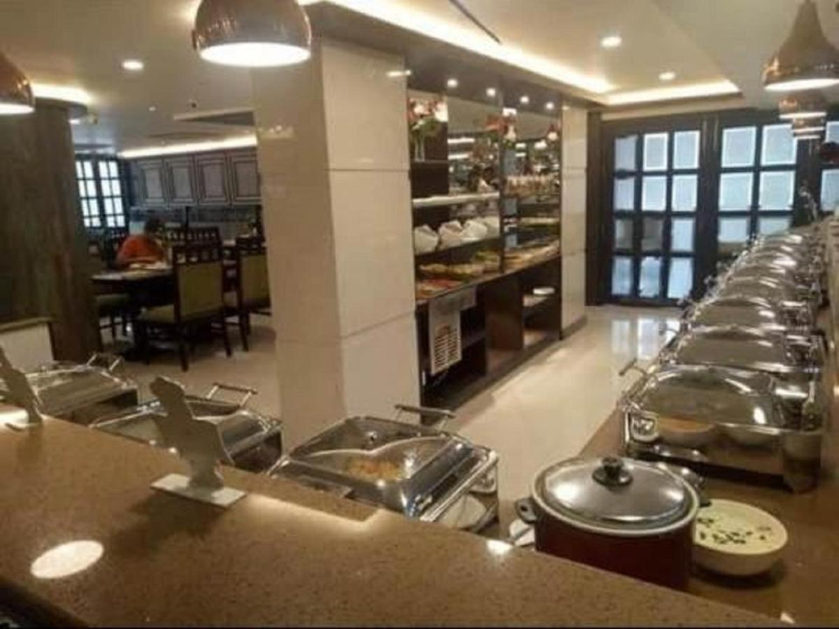 Hotel Atithi Guwahati Bagian luar foto