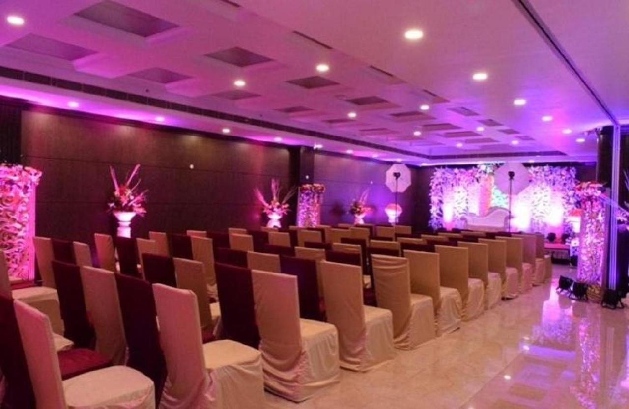 Hotel Atithi Guwahati Bagian luar foto