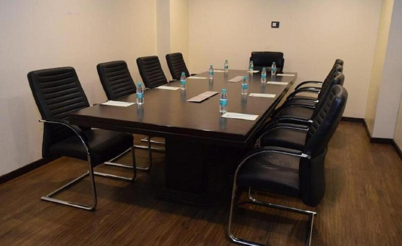 Hotel Atithi Guwahati Bagian luar foto