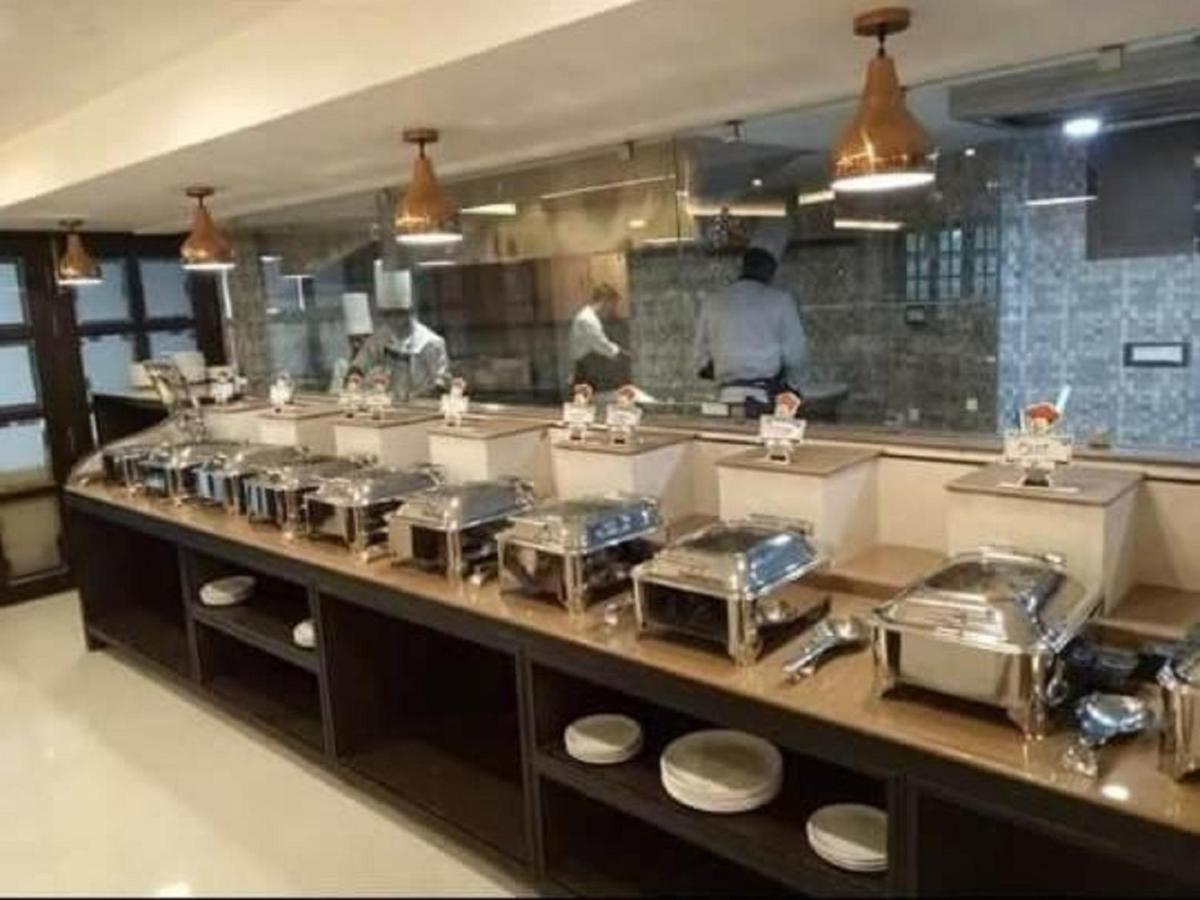 Hotel Atithi Guwahati Bagian luar foto