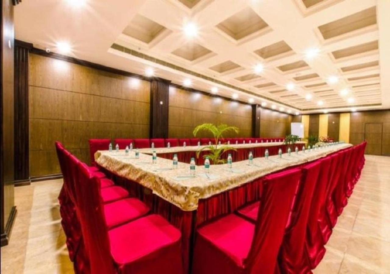 Hotel Atithi Guwahati Bagian luar foto