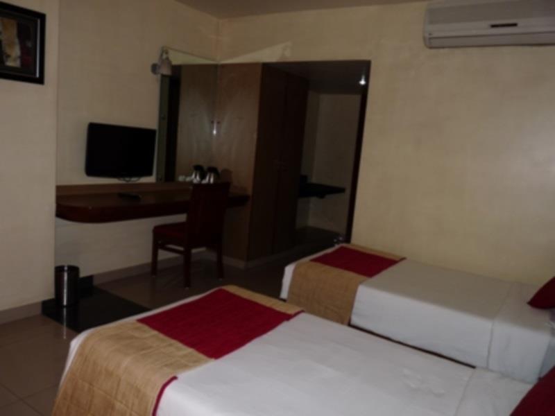 Hotel Atithi Guwahati Bagian luar foto