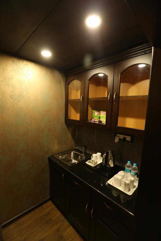 Hotel Atithi Guwahati Bagian luar foto