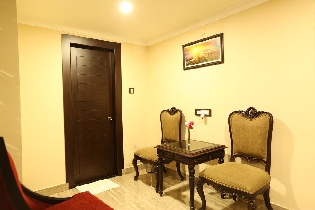 Hotel Atithi Guwahati Bagian luar foto