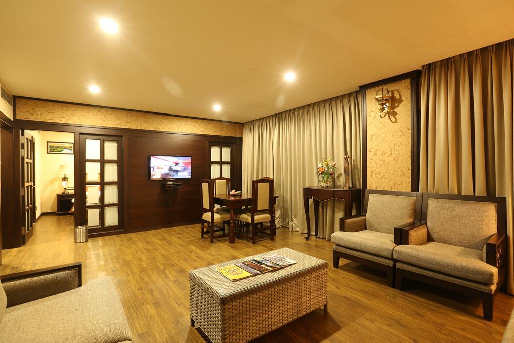Hotel Atithi Guwahati Bagian luar foto