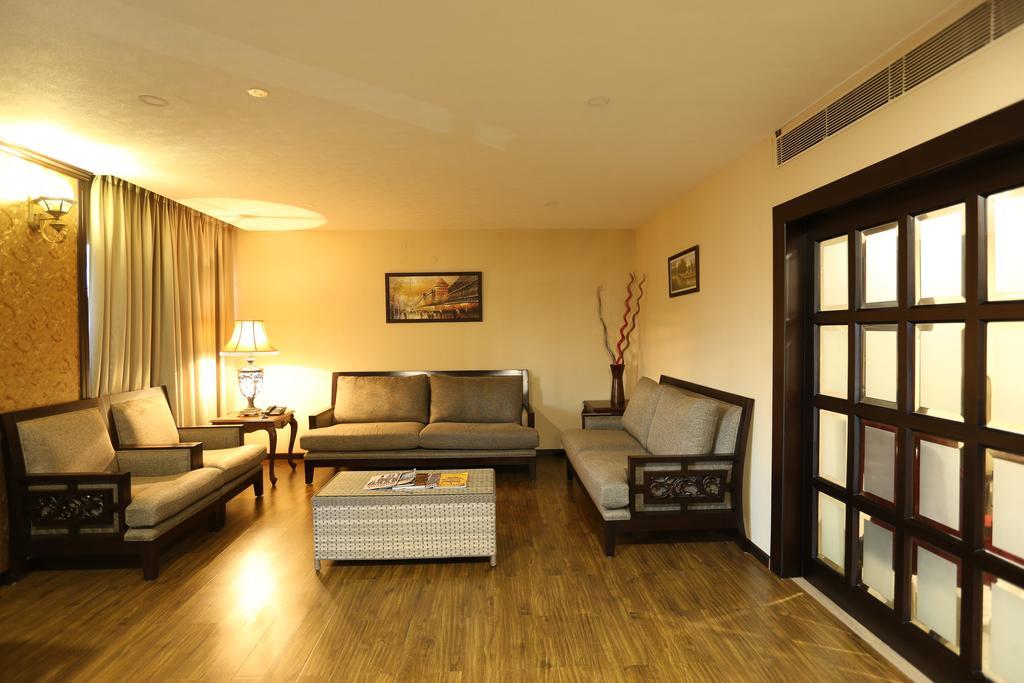 Hotel Atithi Guwahati Bagian luar foto