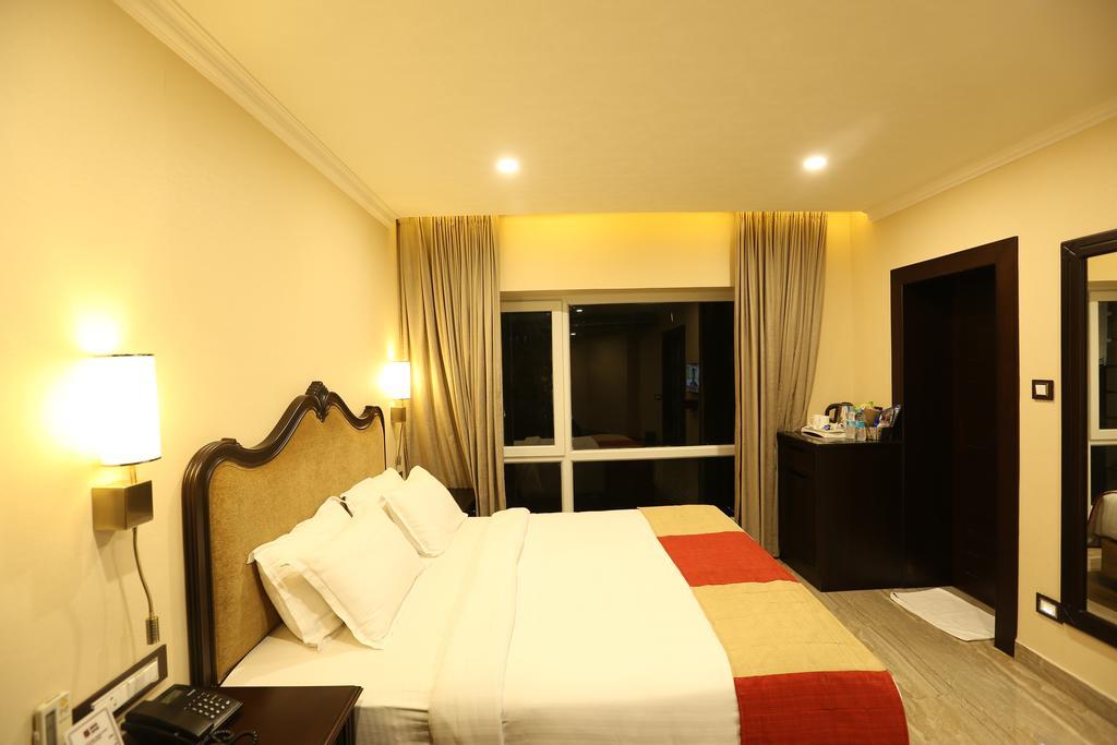 Hotel Atithi Guwahati Bagian luar foto