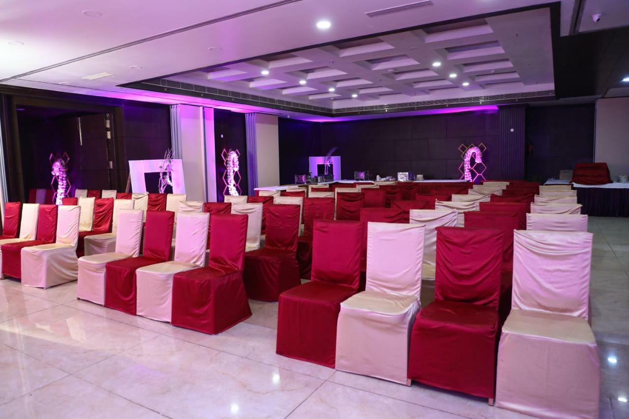 Hotel Atithi Guwahati Bagian luar foto
