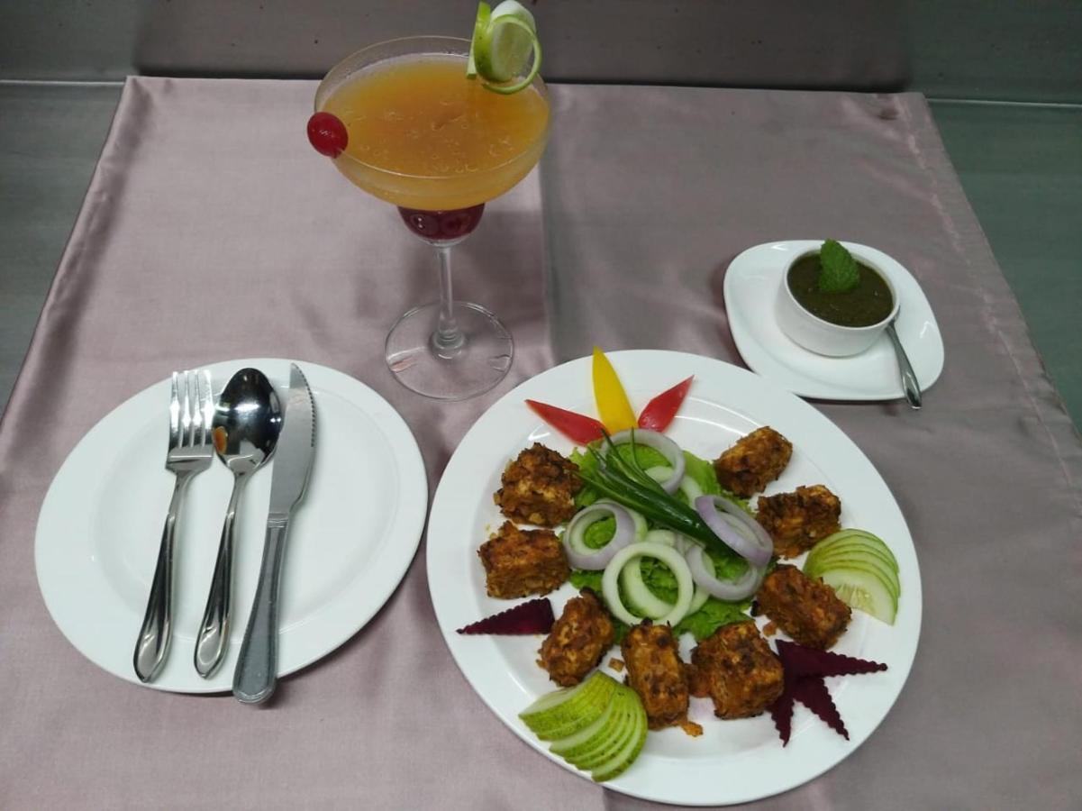 Hotel Atithi Guwahati Bagian luar foto